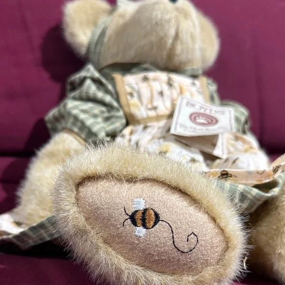 Boyds Bears Mrs Beezley 🐝 Plush Doll with Green and Cream Outfit - Picture 2 of 8